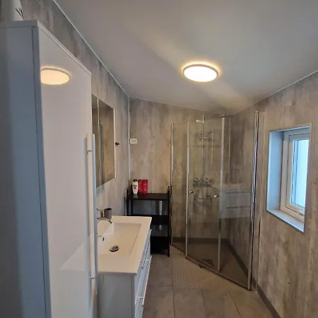 Гостевой дом Northern Living 2 With Shared Bathroom Тромсё